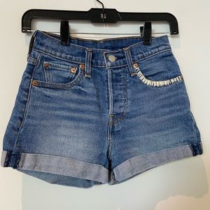 🌈Levi’s Denim Shorts🌈